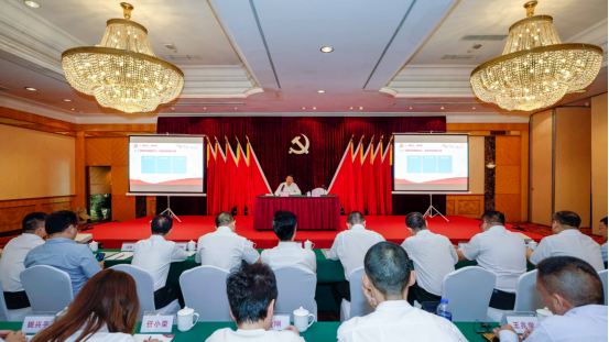 AG电投厅集团任丁书记带头讲授“不忘初心、牢记使命”主题教育专题党课