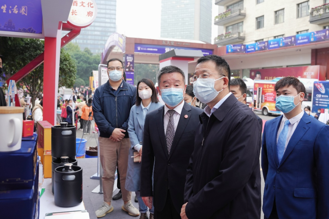 AG电投厅集团领导赴2022锦江宾馆酒类商务洽谈会现场检查指导工作